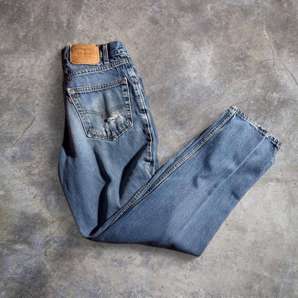 Vintage Made in USA Levi's 550 Relaxed Fit Jeans Distressed Light Wash 33x32